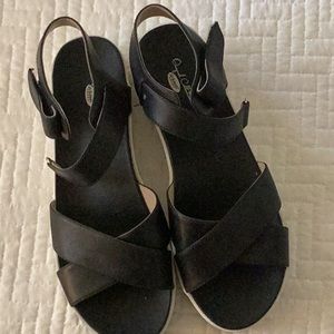 Dr. Scholl's Frills Black Velcro Sandals size 6-1/2. Worn very little. EUC.